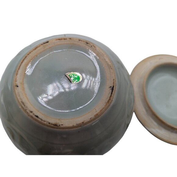 Vintage Handmade Celadon Tureen Covered Serving Bowl Dimensional - Picture 13 of 16